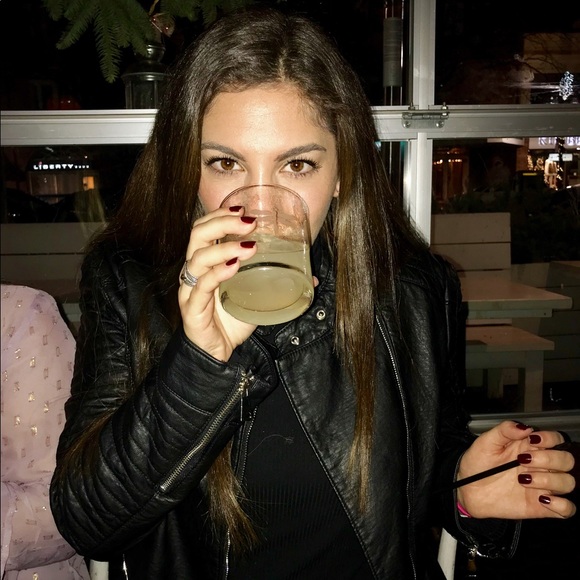 Meet your Posher, Alexandra - Picture 1 of 1